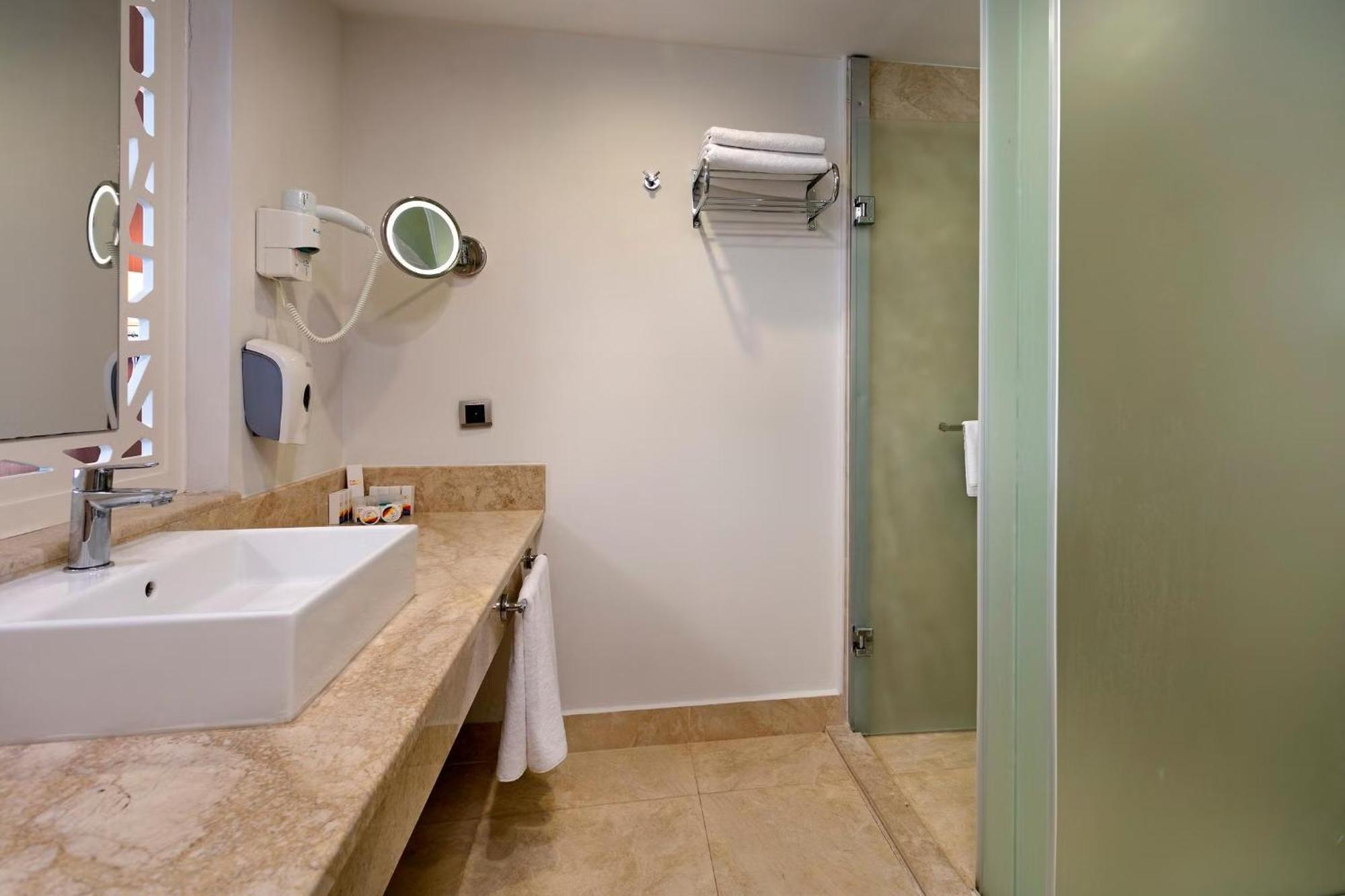 Hotel Armas Life 5*